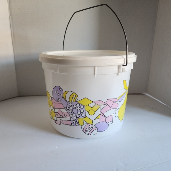 HTF Vintage 1990s White Plastic Easter Bucket with Handle & Lid - Picture 2 of 10